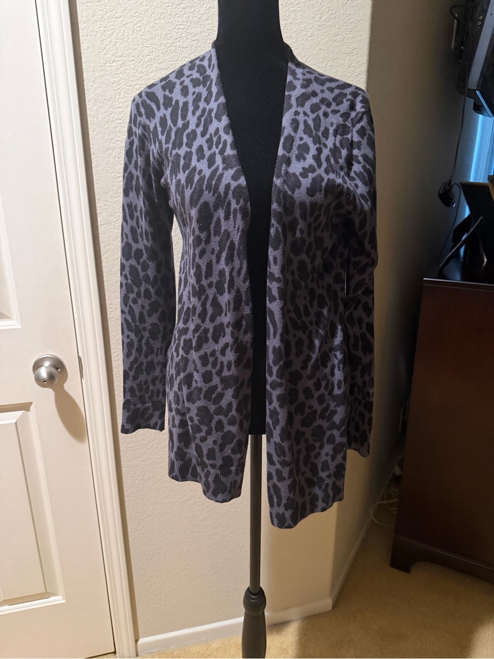 Womens Open-Front Leopard Print Cardigan - Gray